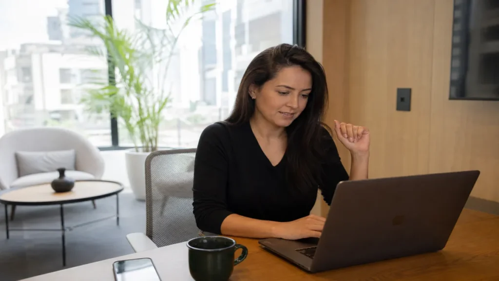 Comparativo das táticas de engajamento online mais eficazes 2 Táticas de engajamento online para empresas em São Paulo, mostrando interações eficazes com o público. — Falta de personaliza