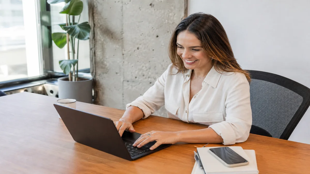 Táticas de engajamento online para empresas em São Paulo, mostrando interações eficazes com o público.